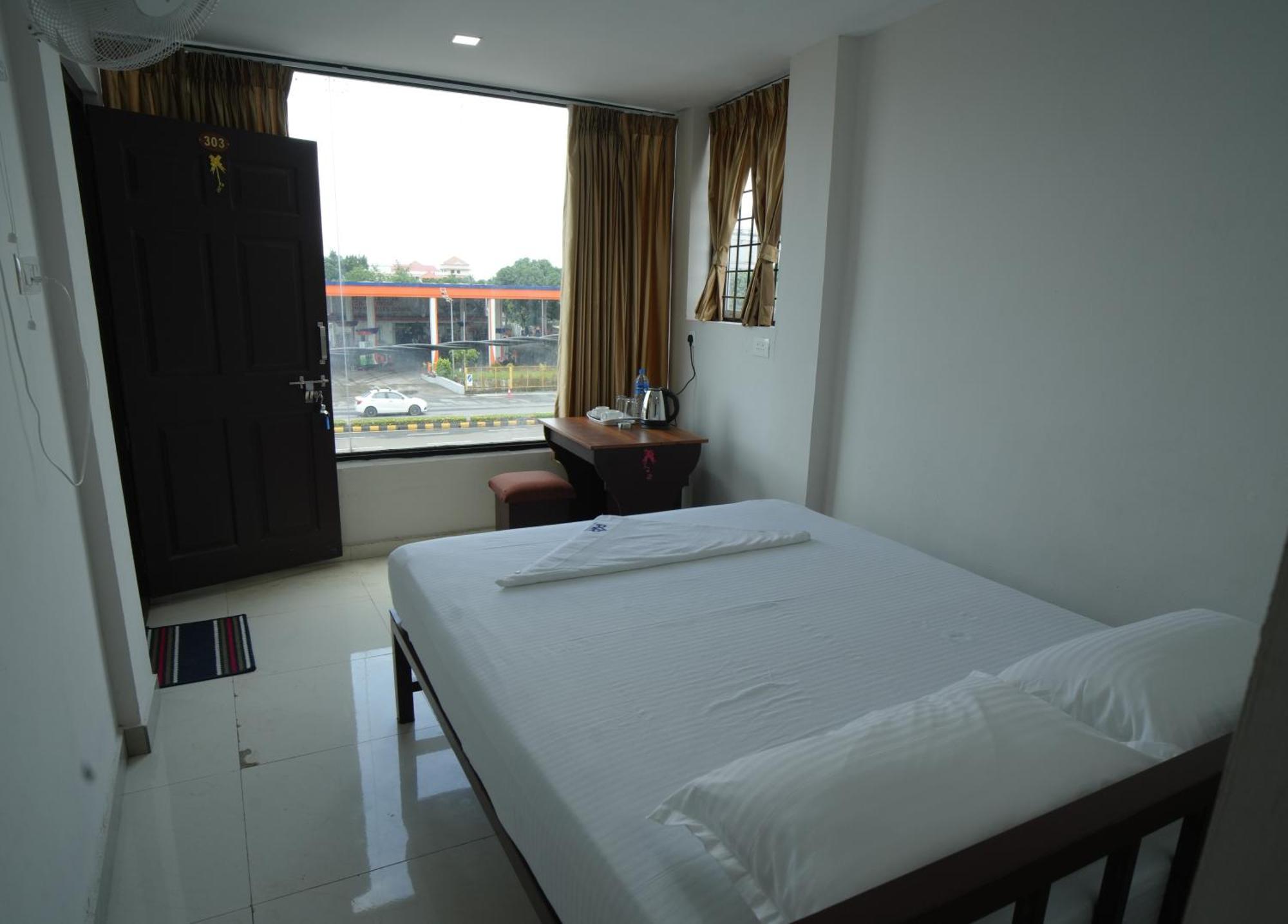 Port View Residency Pvr Hotel Nedumbassery Kültér fotó