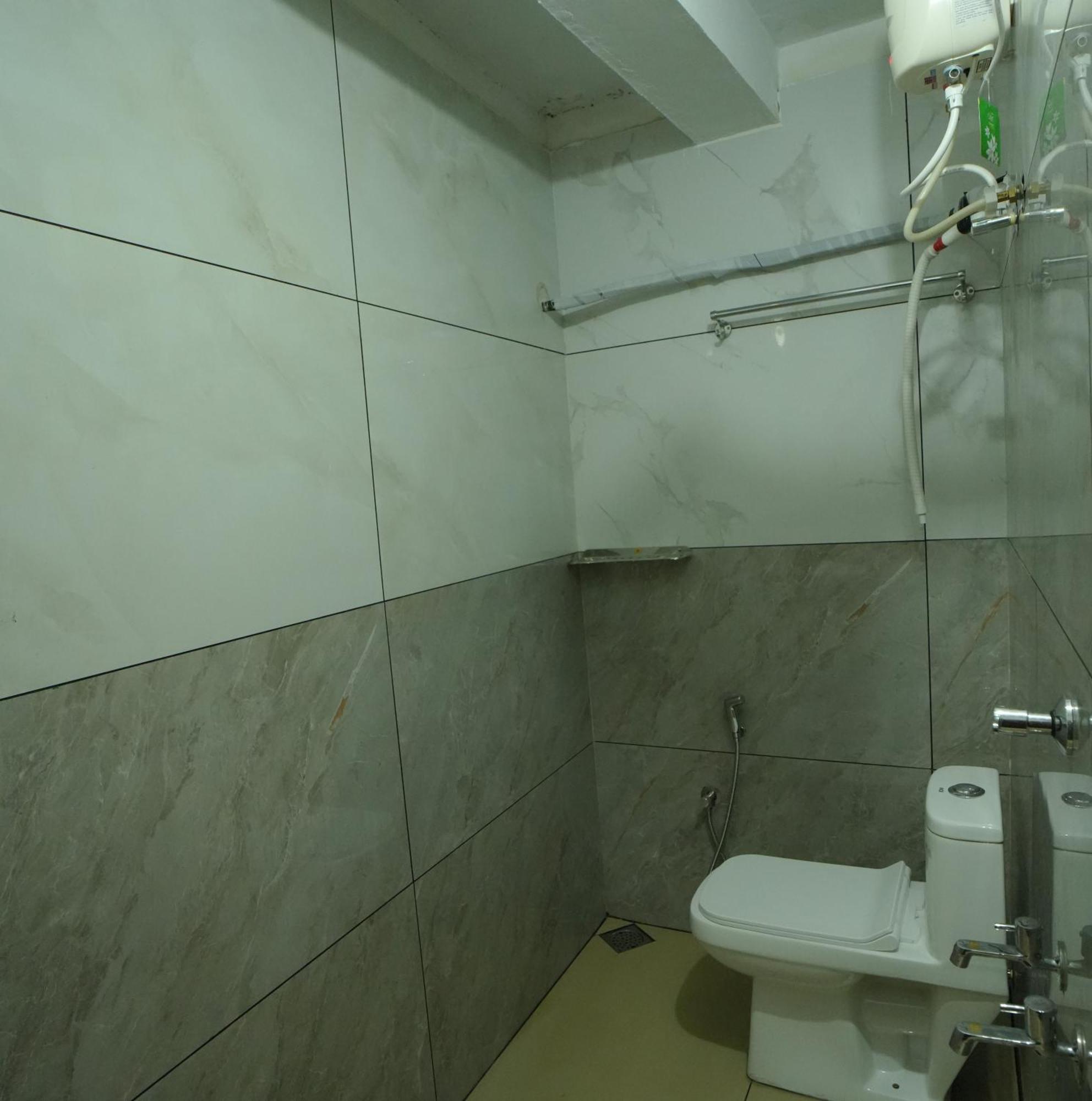 Port View Residency Pvr Hotel Nedumbassery Kültér fotó