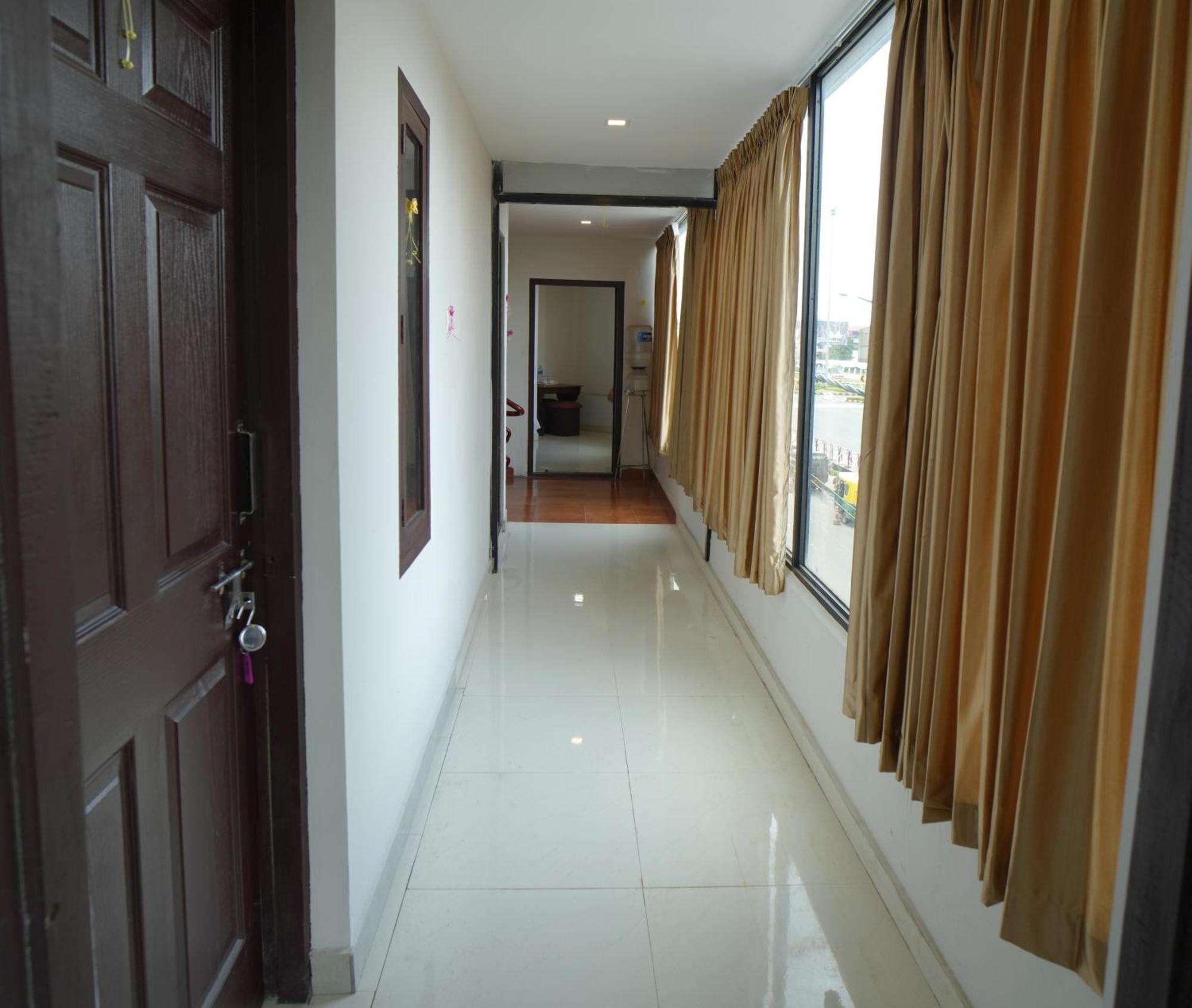 Port View Residency Pvr Hotel Nedumbassery Kültér fotó